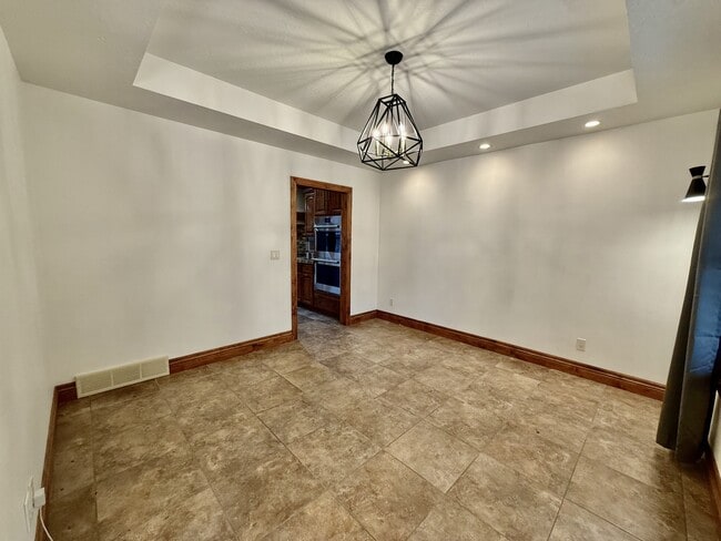 Building Photo - 6819 S Greenfield Way