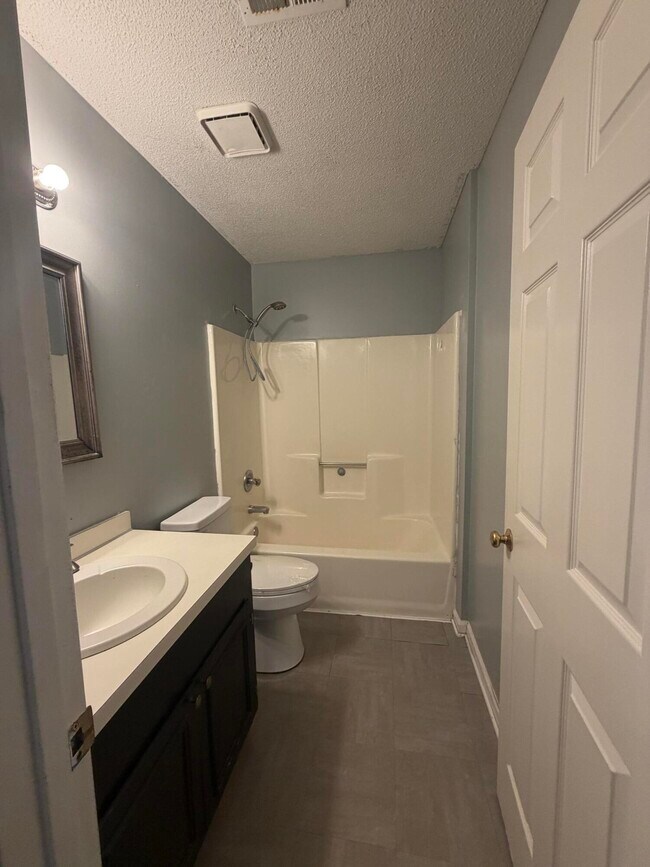 Building Photo - 720 Marigold St