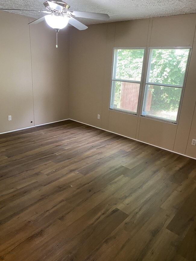 Building Photo - 105 Stumphs Ct