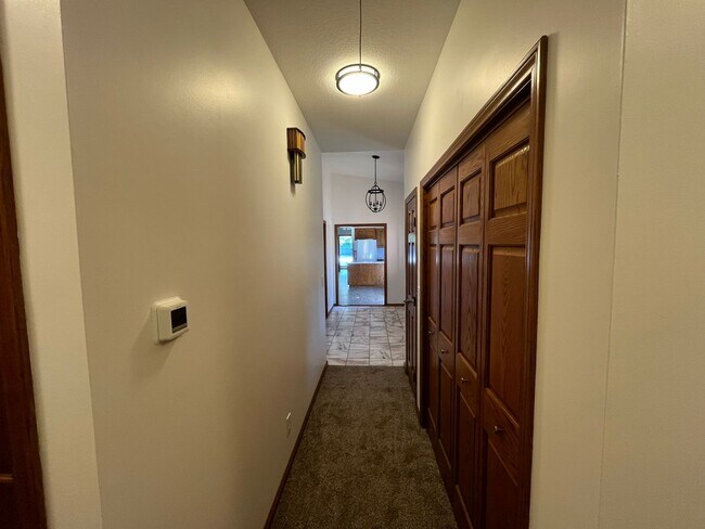 Building Photo - 18655 Oak Ridge Ln