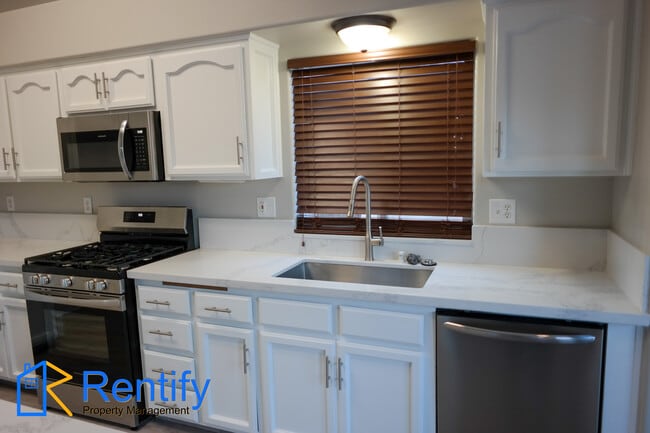 Building Photo - 3908 White Sands Dr