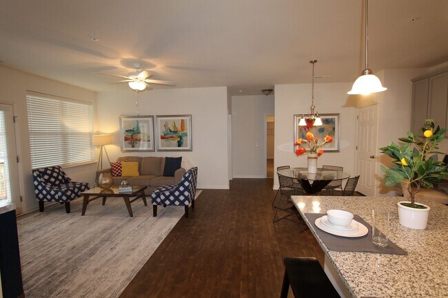 Building Photo - BEAUTIFUL 3BD 2.5 BTH Apartment home RAINT...