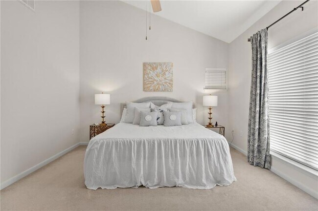 Building Photo - 1720 Nicholson Dr