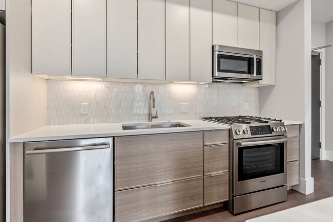 Building Photo - Jamaica Plain spacious studio w/ central a...