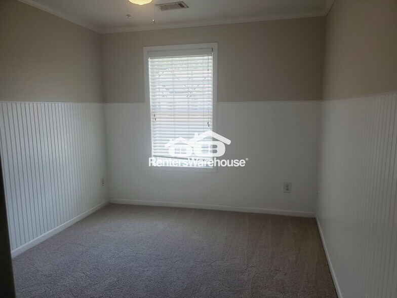 Building Photo - 2089 Lakeshore Overlook Dr