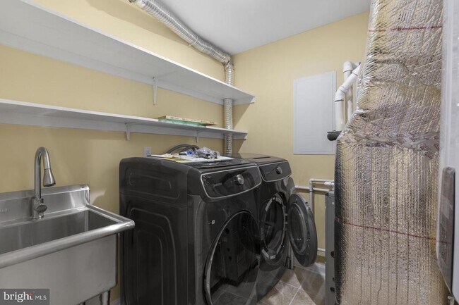 Building Photo - 2973 Amber St