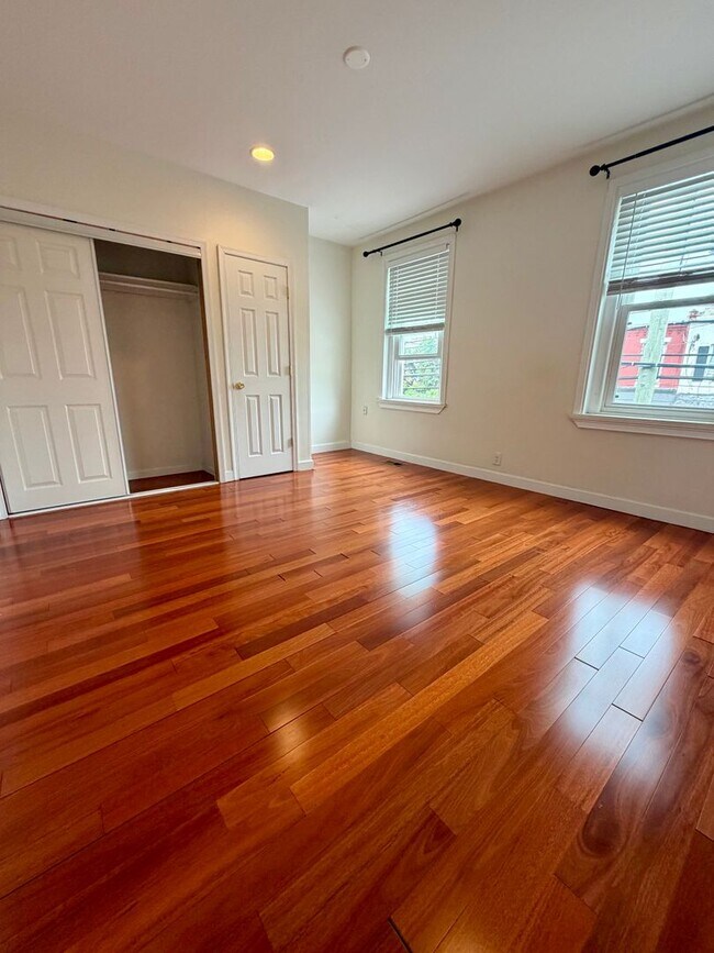 Building Photo - Stunning 3-Bedroom Home in Point Breeze! Available NOW!