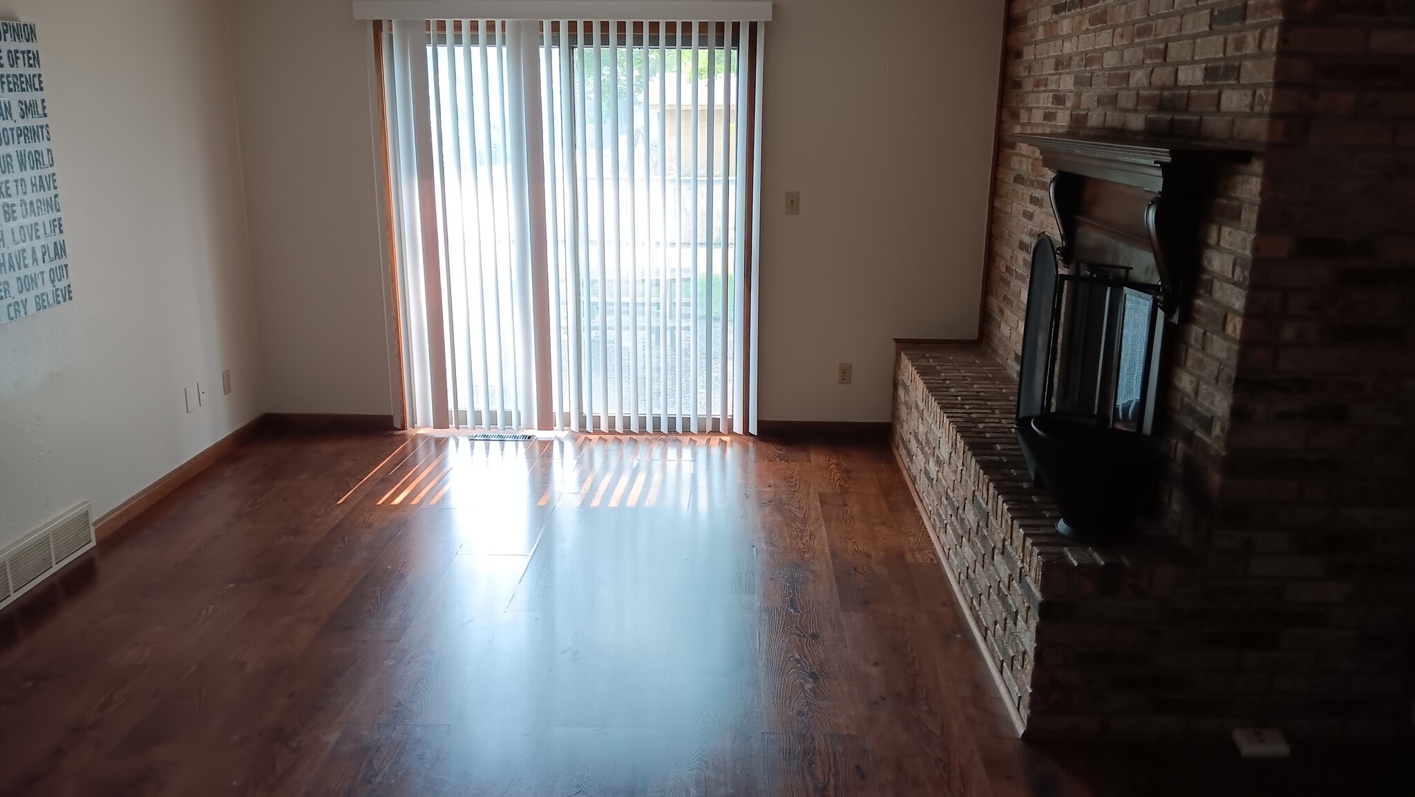 Living Room - 7901 Daniel Ct