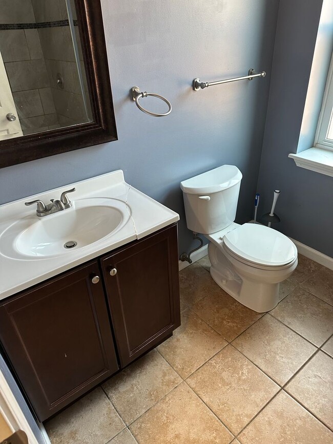 Building Photo - 1807 Jane St