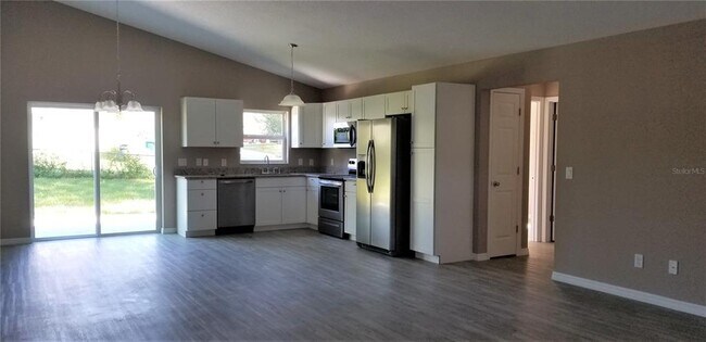 Building Photo - 326 Clark St