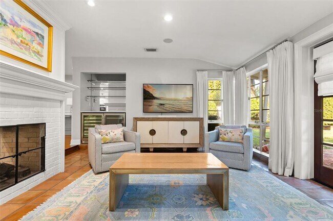 Building Photo - 2220 Vía Tuscany