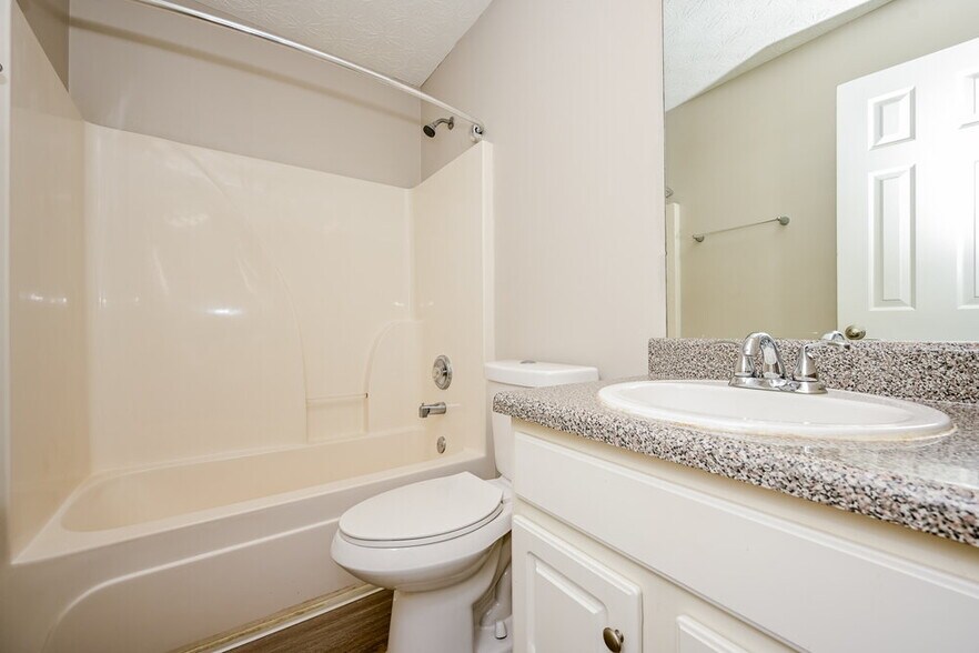 Building Photo - 330 Fieldstone Ln