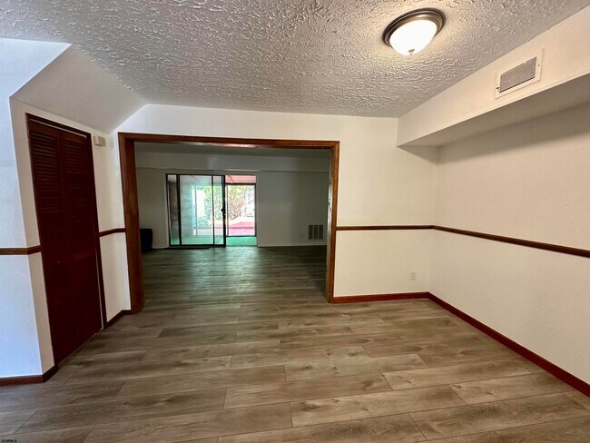 Building Photo - 6086 Hoover Dr