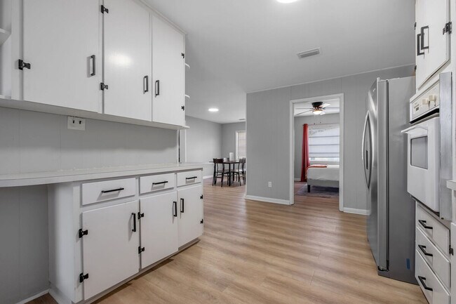 Building Photo - 218 Cactus St