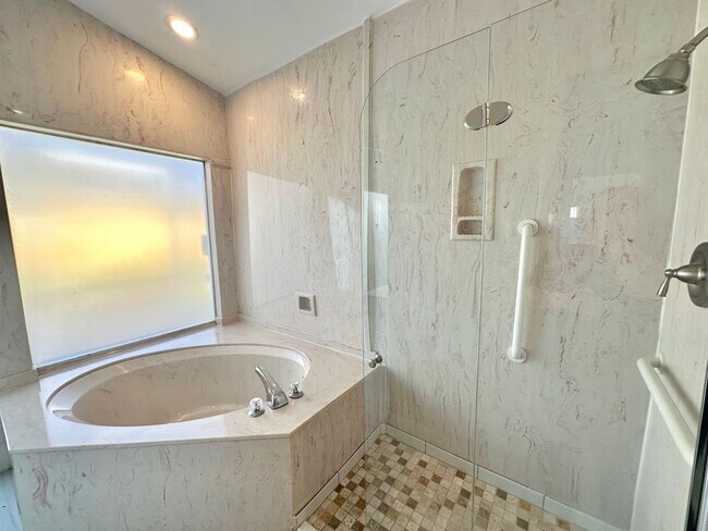 Building Photo - Beautiful Waterfront 3 Bed 2 Bath Home With Heated Pool, Washer/Dryer In Unit & More!