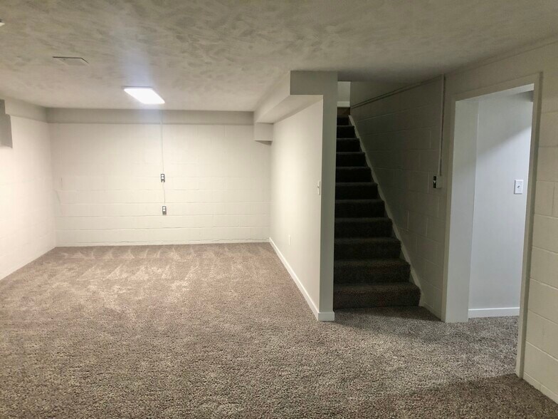 Building Photo - 4901 S 48th St