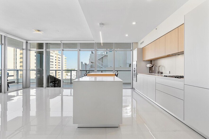 Building Photo - 3737 Collins Ave
