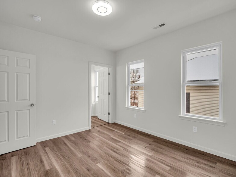 Building Photo - 12 Alpine St