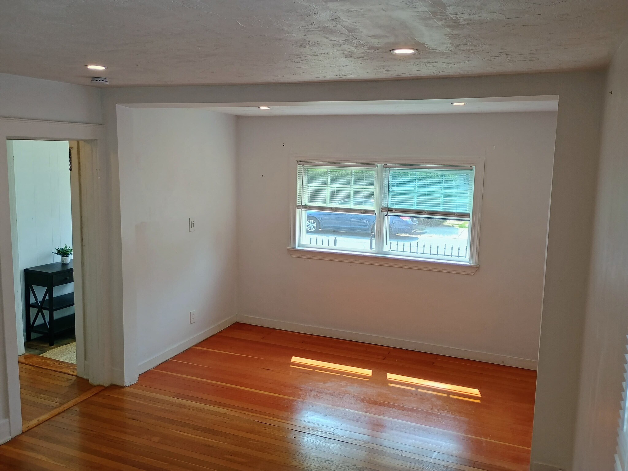 Building Photo - 46 Lawn Ave