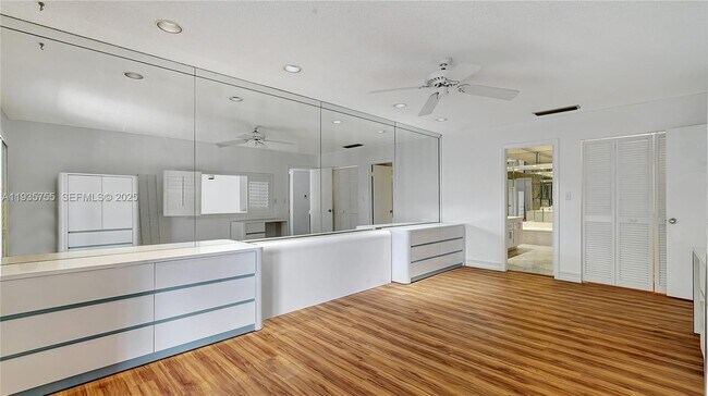 Building Photo - 205 Dunwoody Ln