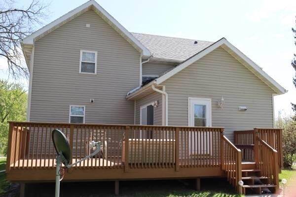 Building Photo - 154 River Rd