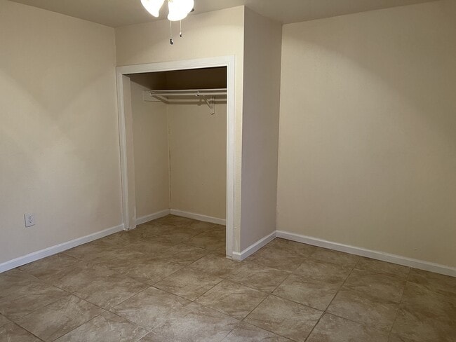 Building Photo - 718 Charlana Dr