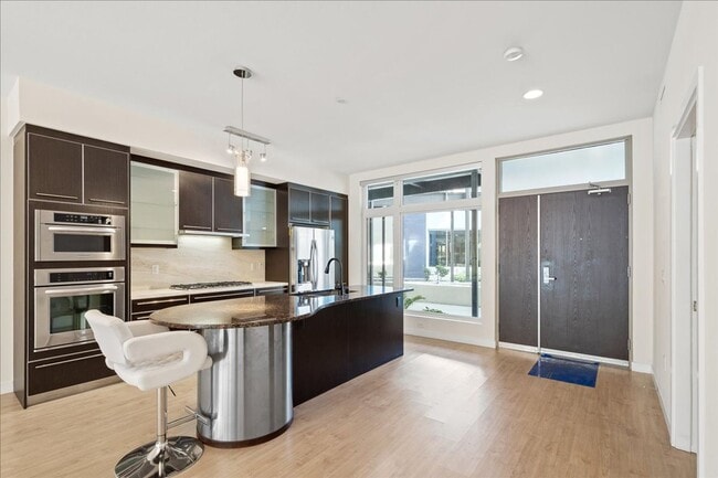 Building Photo - Serene Resort Community, 2 bd, 2 bth, 2 Story Gym, Rooftop Deck, 4 Pools
