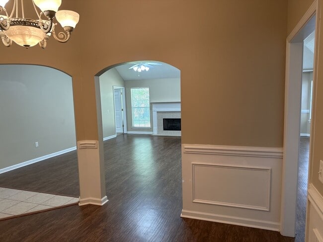 Building Photo - 567 Laurel Hill Cir