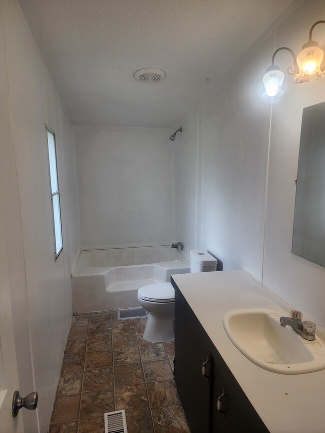 Building Photo - 11211 Allen Dr