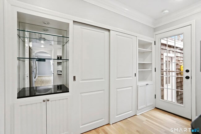 Building Photo - 21 Eunice Ave