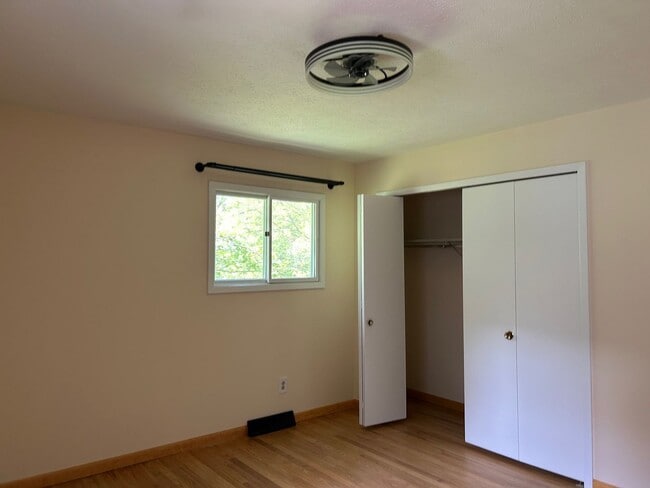 Building Photo - 3 Bedrooms One Floor Ranch House with 2 car attached garage in Lyndhurst