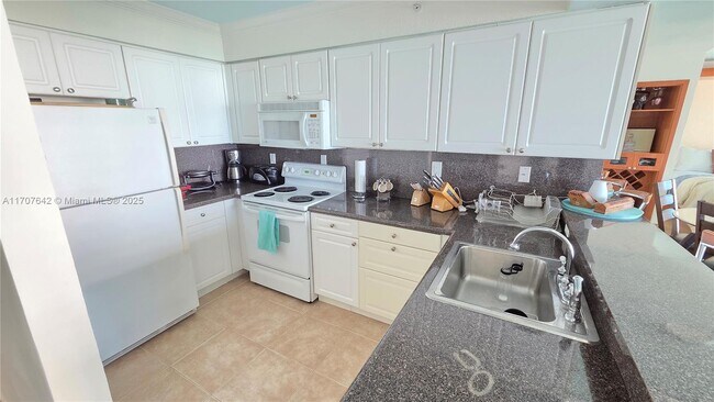 Building Photo - 2501 S Ocean Dr