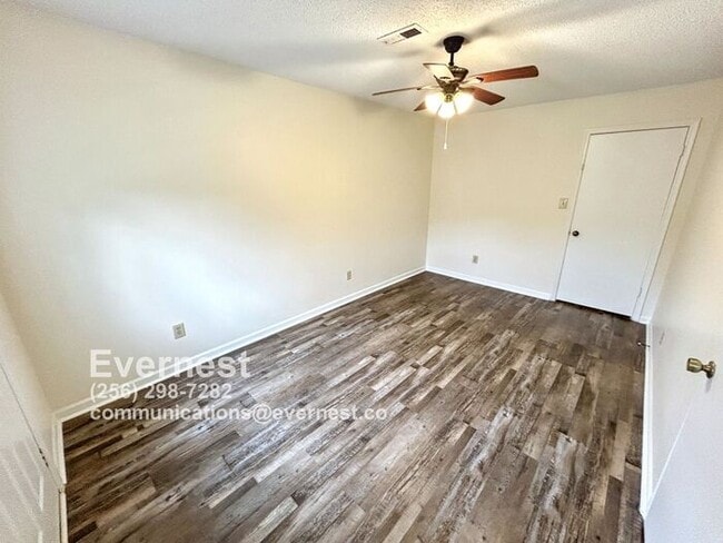 Building Photo - 2-Bedroom Home with Modern Amenities Near ...