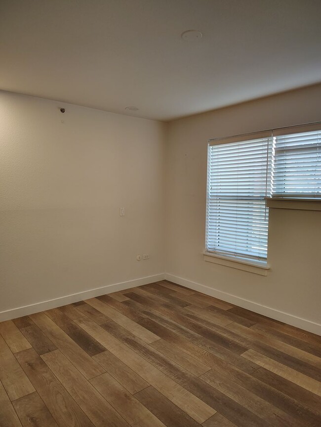 Building Photo - Gorgeous 1 Bedroom in Cherry Creek