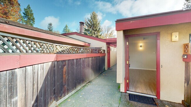 Building Photo - Spacious and Bright 1 Bedroom 1 Bath end unit at Redwood Village!