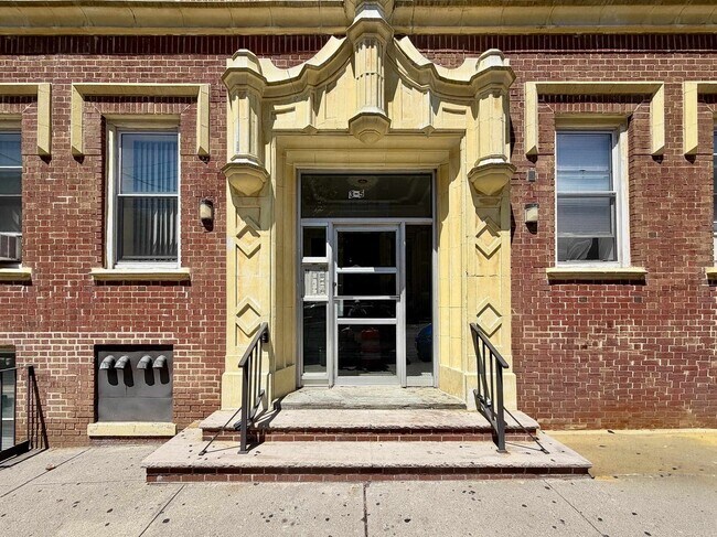 Building Photo - 3-5 Potter Pl
