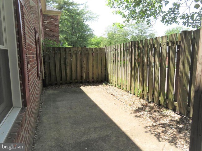 Building Photo - 126 Berwick Pl