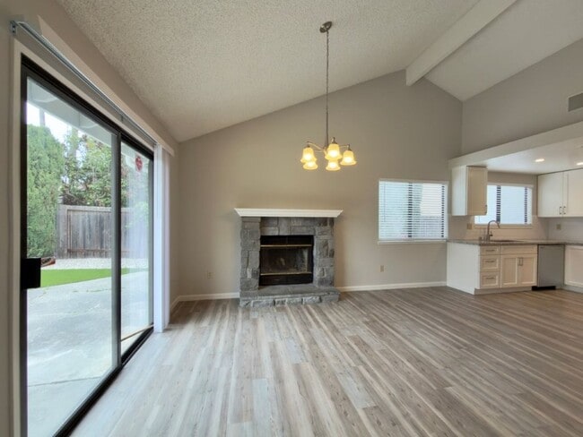 Building Photo - 204 Ashby Pl