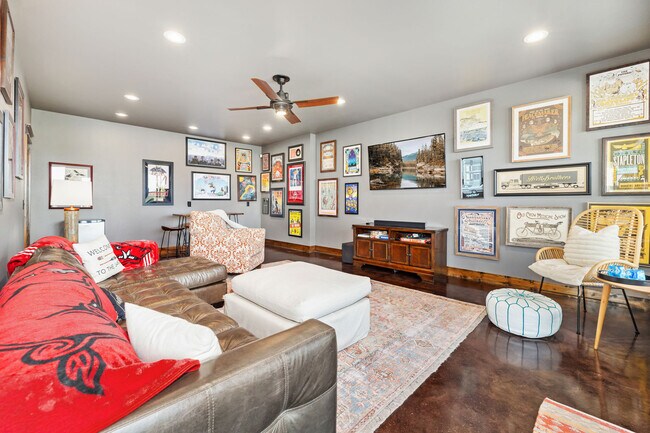 Building Photo - 8760 Stuckey Ln