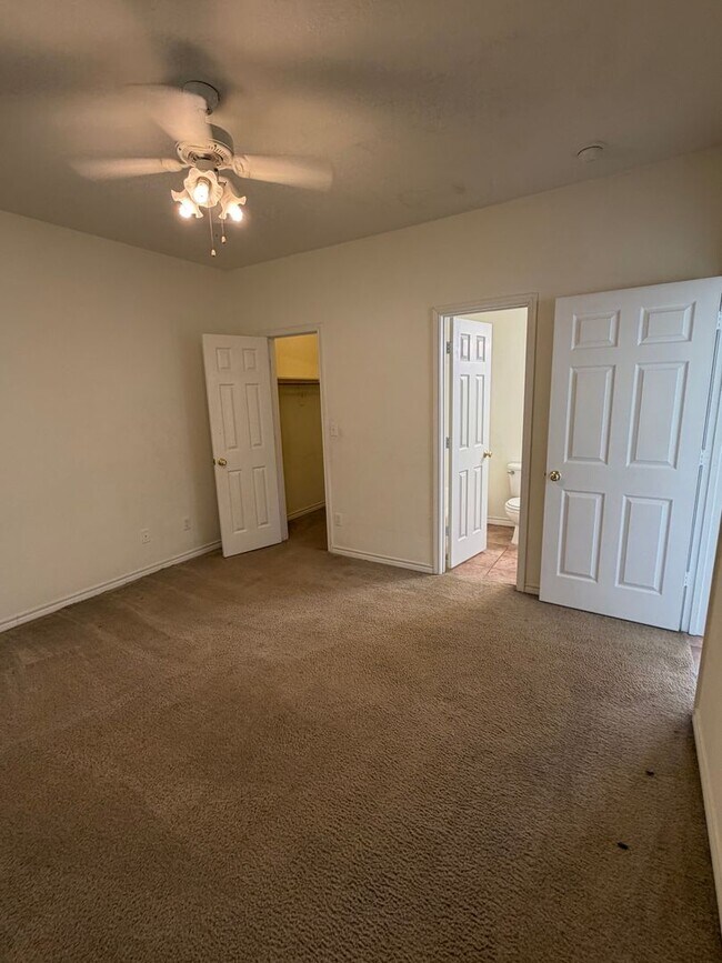 Building Photo - 624 Vicki Dr