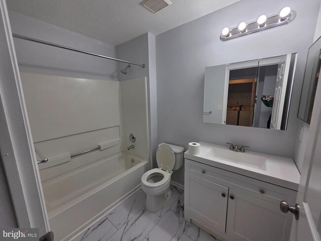 Building Photo - 2602 Saxony Dr