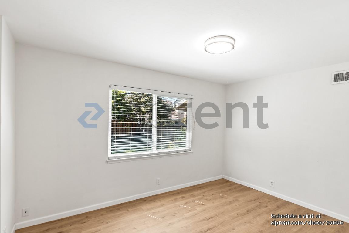 Building Photo - Unit