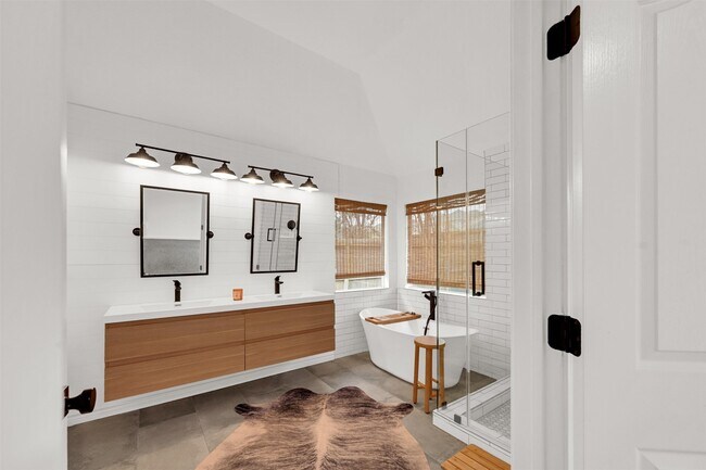 Building Photo - 8031 Clarion Way