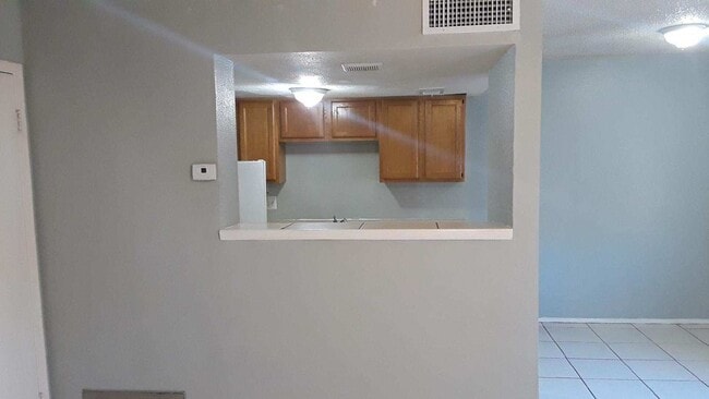 Building Photo - Fantastic 2 bedrooms and 1 bathroom Townho...