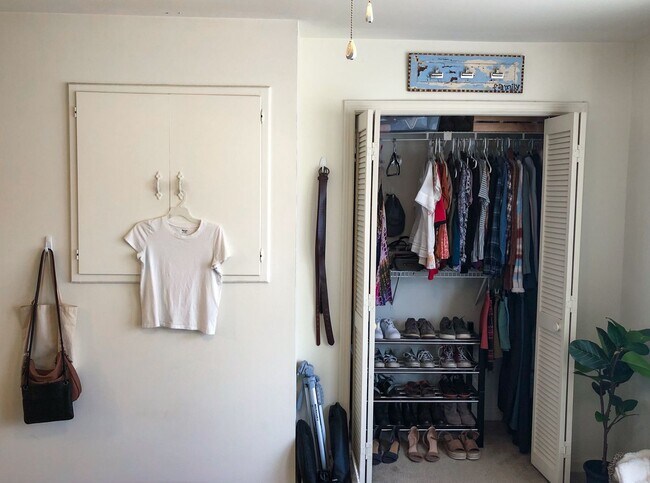 Building Photo - Great Location!!! Five Points, Tanyard Condominium's Available August 1st