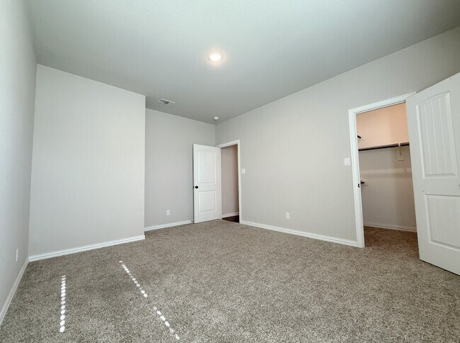 Building Photo - 104 Cottonwood Ct