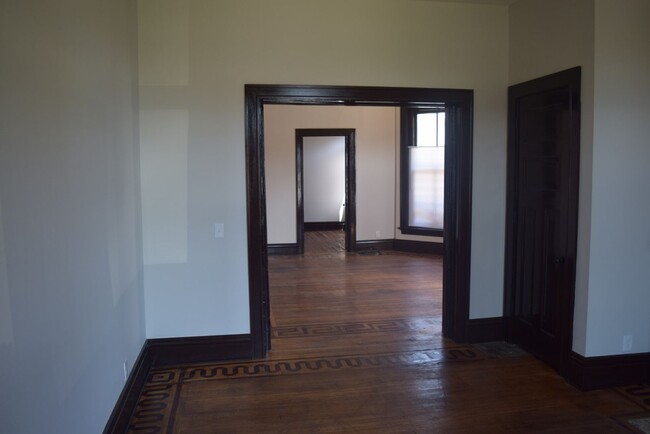 Building Photo - 1131