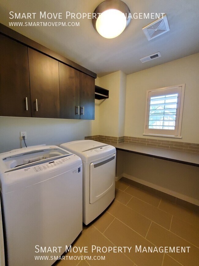 Building Photo - 3905 Woodcraft-