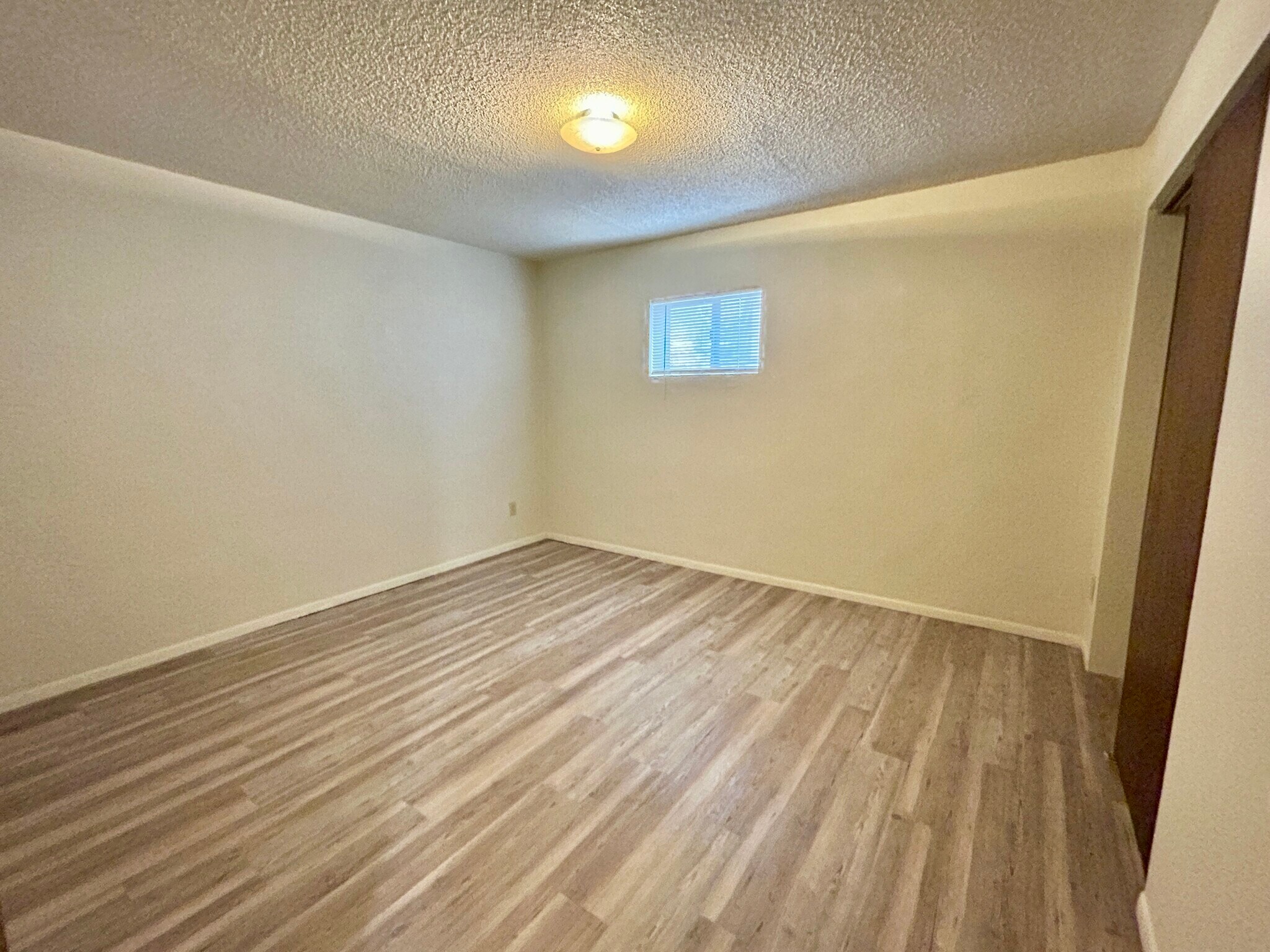 Building Photo - 2606 S Mountain View Dr