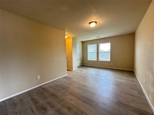 Building Photo - 15610 Whisper Woods Dr